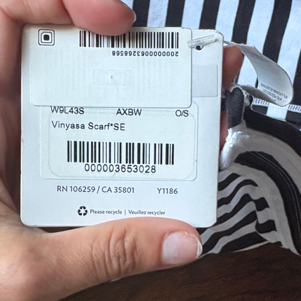 Lululemon Athletica Black and White Striped scarf can we wear multiple ways - Picture 4 of 5